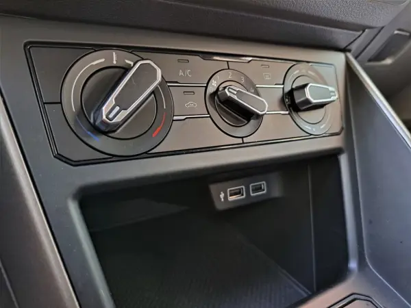 Volkswagen Polo 1.0 Confortline 27