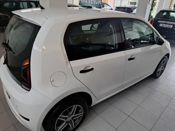Volkswagen Up! 1.0 BMT Move 17