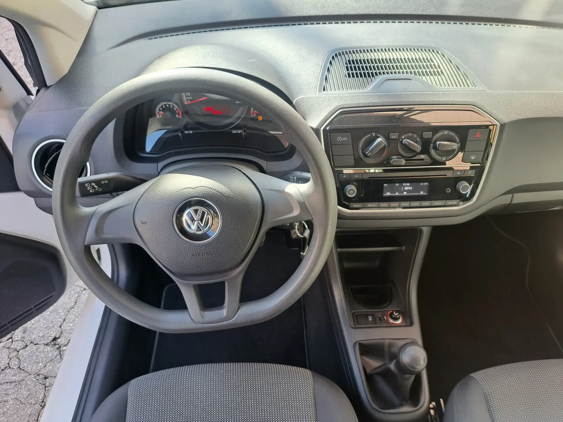 Volkswagen Up! 1.0 BMT Move 14
