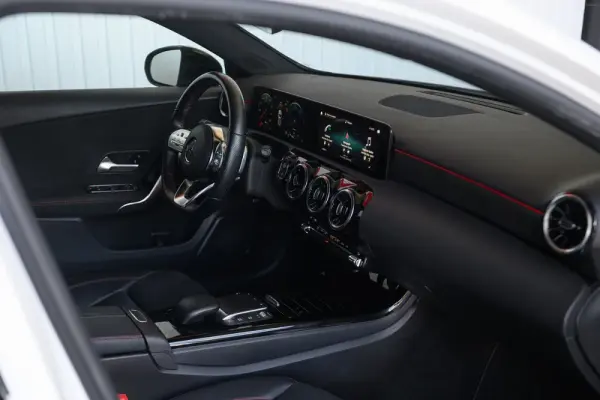 Mercedes-Benz A 180 d AMG Line Aut. 21