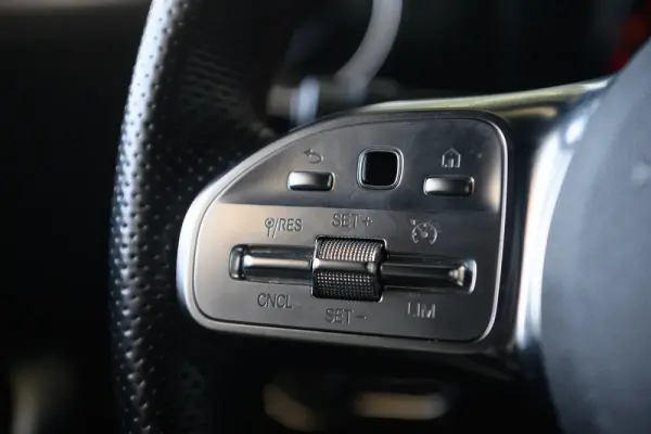 Mercedes-Benz A 180 d AMG Line Aut. 31