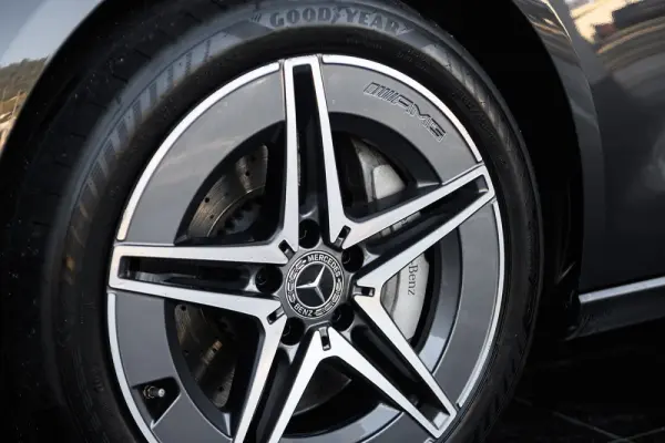 Mercedes-Benz C 300 e AMG Line 22