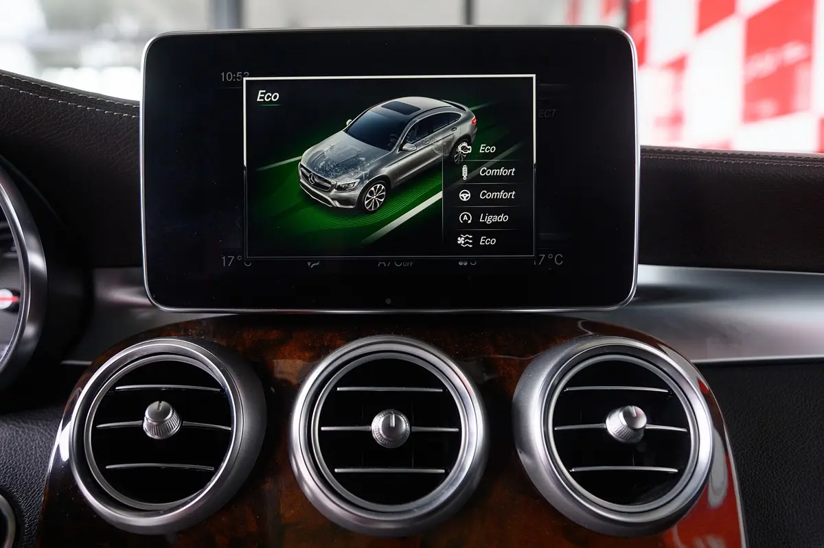 Mercedes-Benz GLC 250 d AMG Line 4-Matic 52