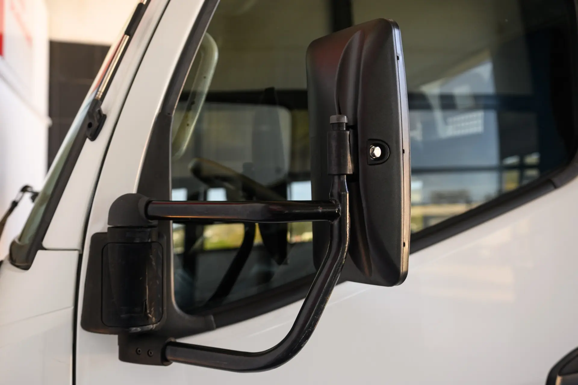 Mitsubishi Fuso Canter 3C13 c/ bascula 14