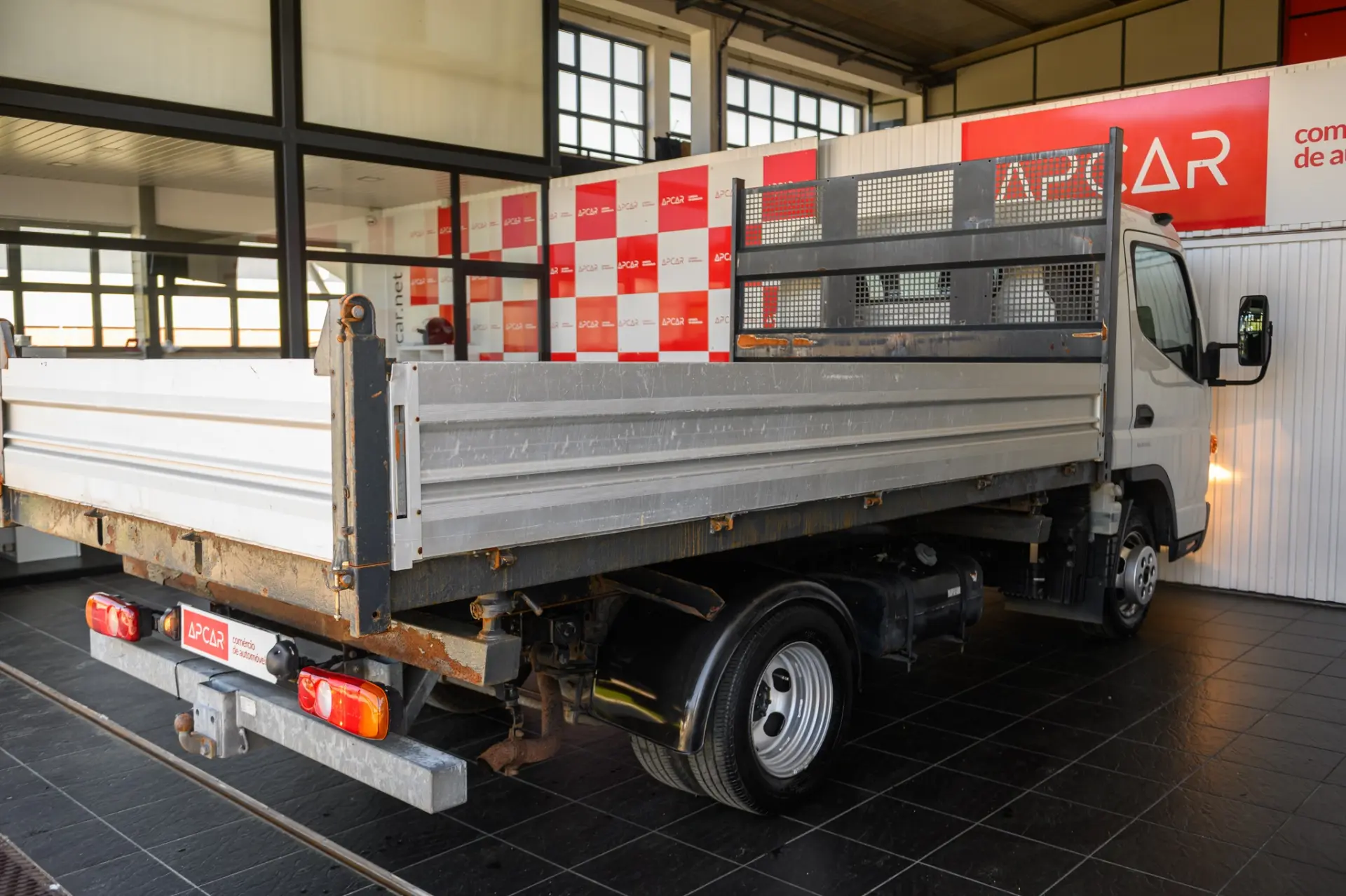 Mitsubishi Fuso Canter 3C13 c/ bascula 15