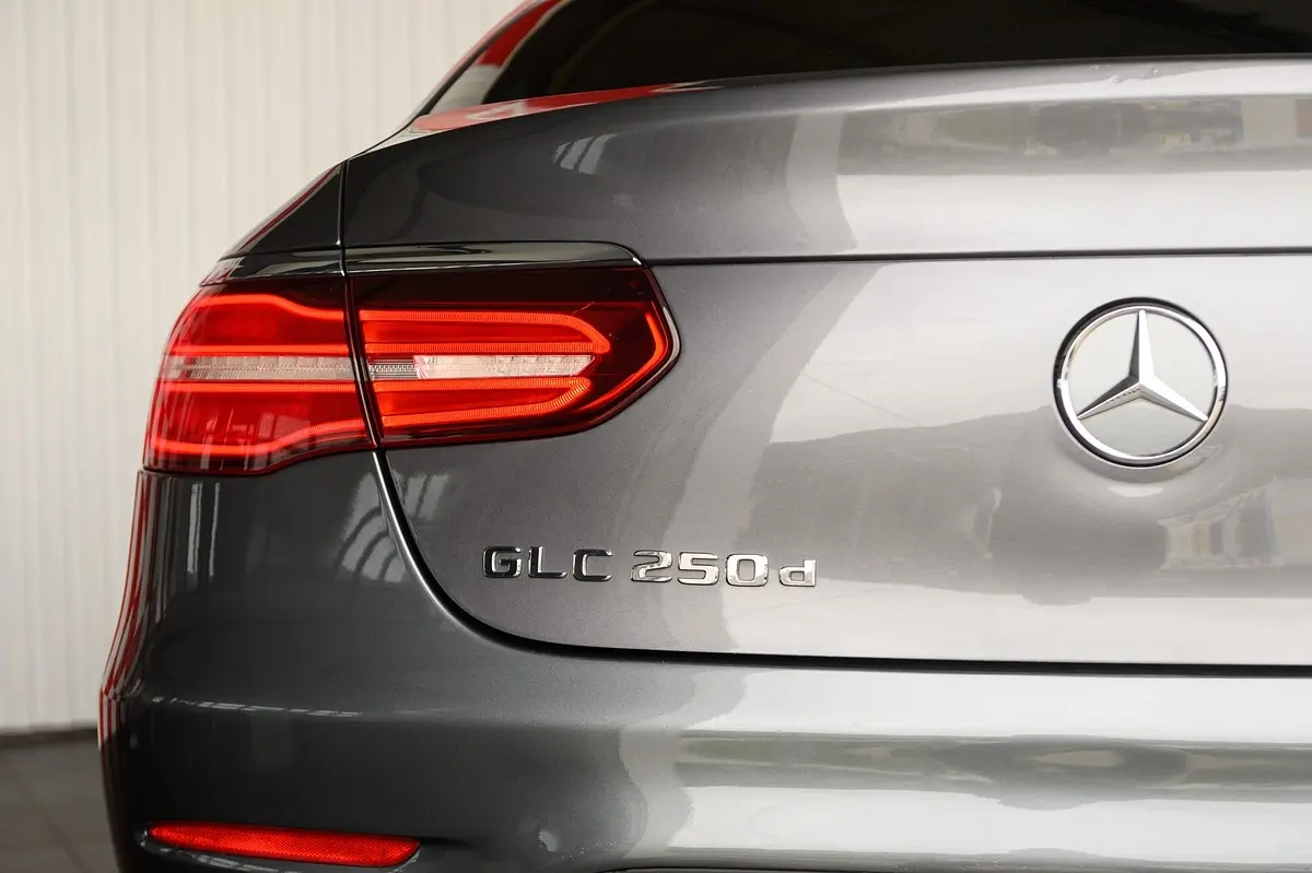 Mercedes-Benz GLC 250 d AMG Line 4-Matic 19