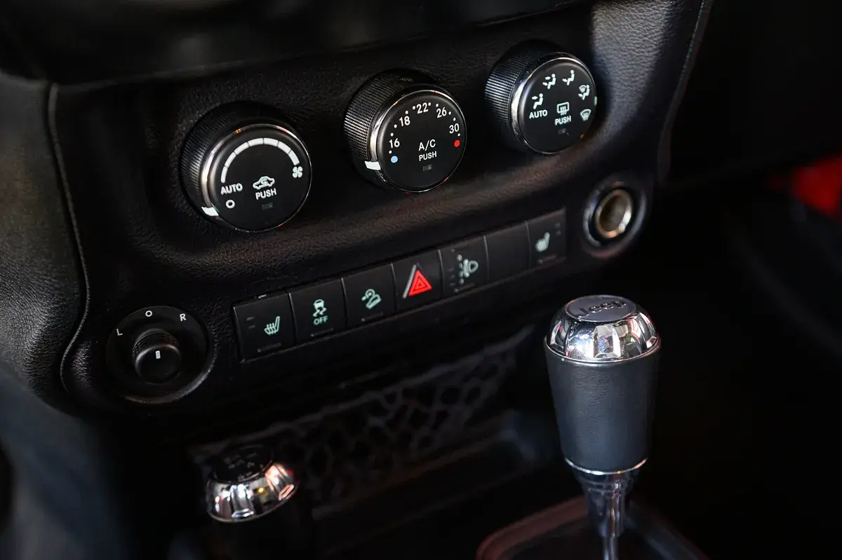 Jeep Wrangler 2.8 CRD Auto Sport 35