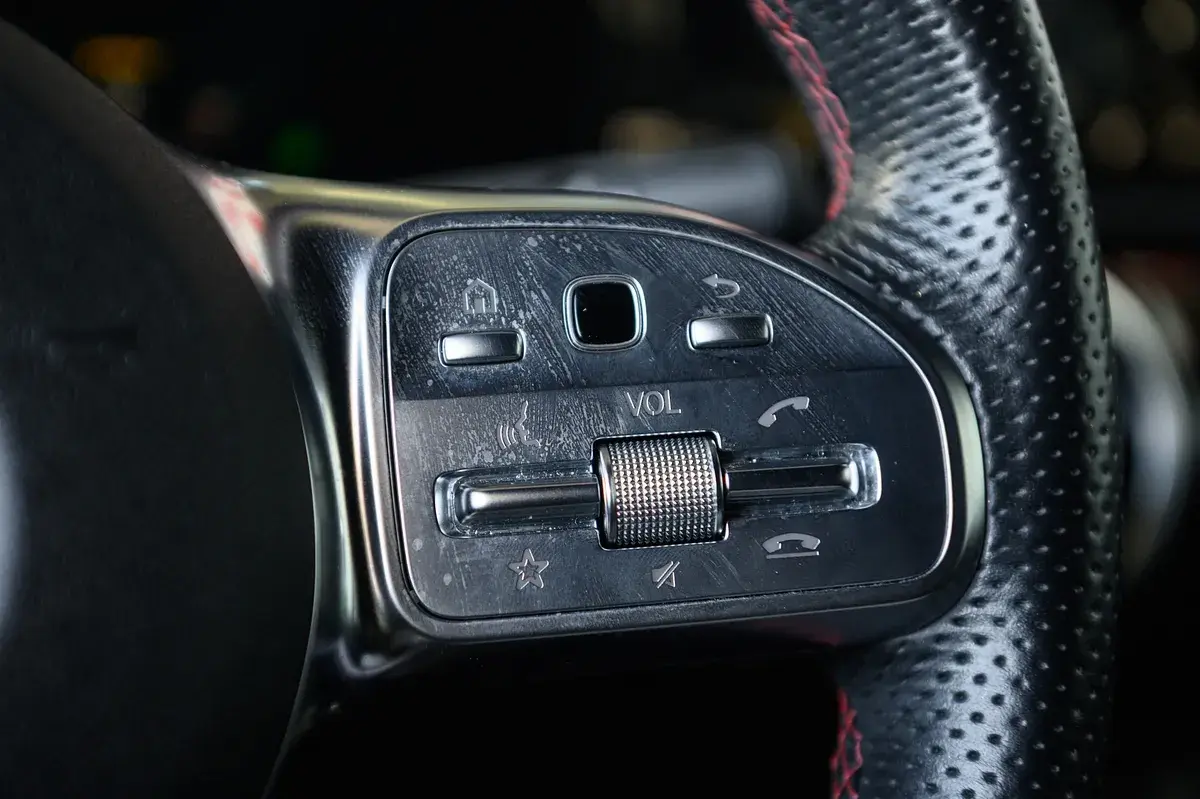 Mercedes-Benz A 180 d AMG Line Aut. 32