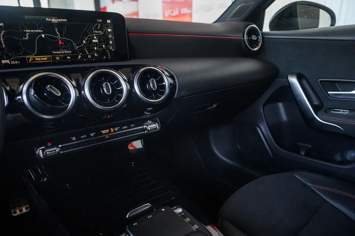 Mercedes-Benz A 180 d AMG Line Aut. 39