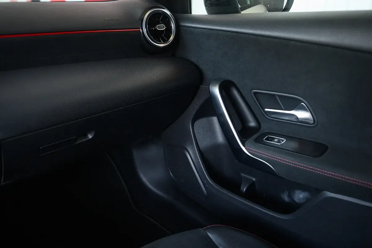 Mercedes-Benz A 180 d AMG Line Aut. 42