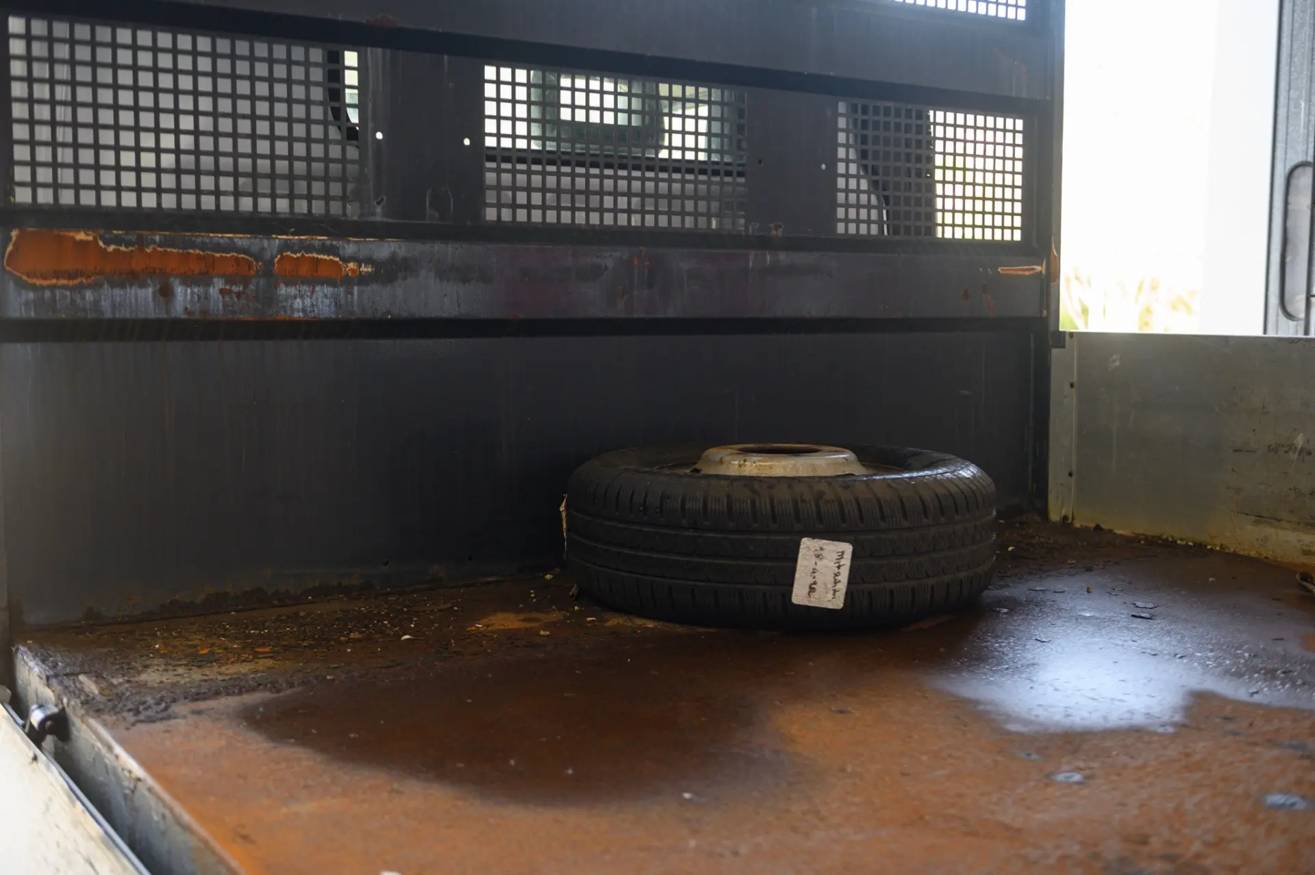 Mitsubishi Fuso Canter 3C13 c/ bascula 10