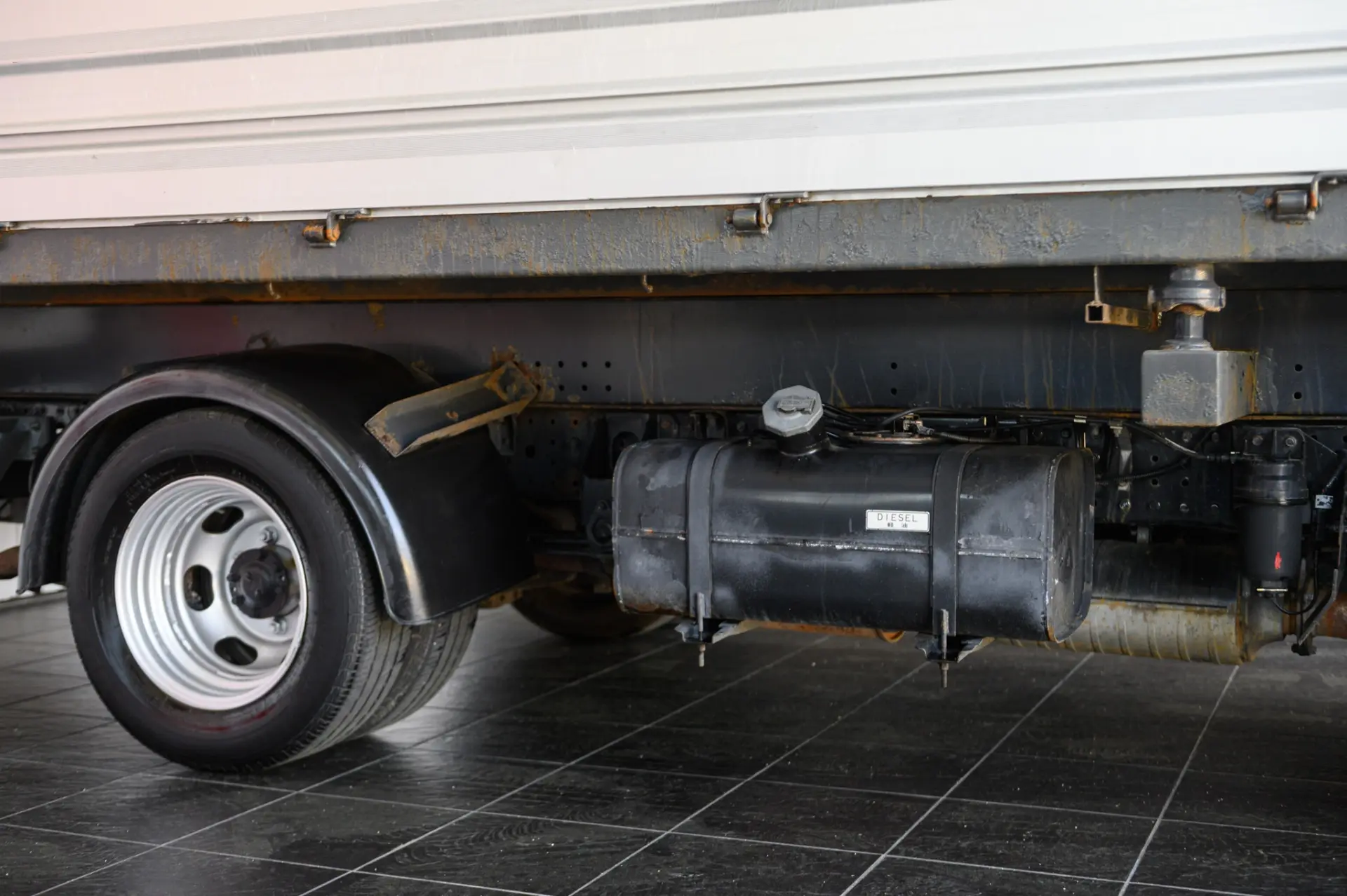 Mitsubishi Fuso Canter 3C13 c/ bascula 6