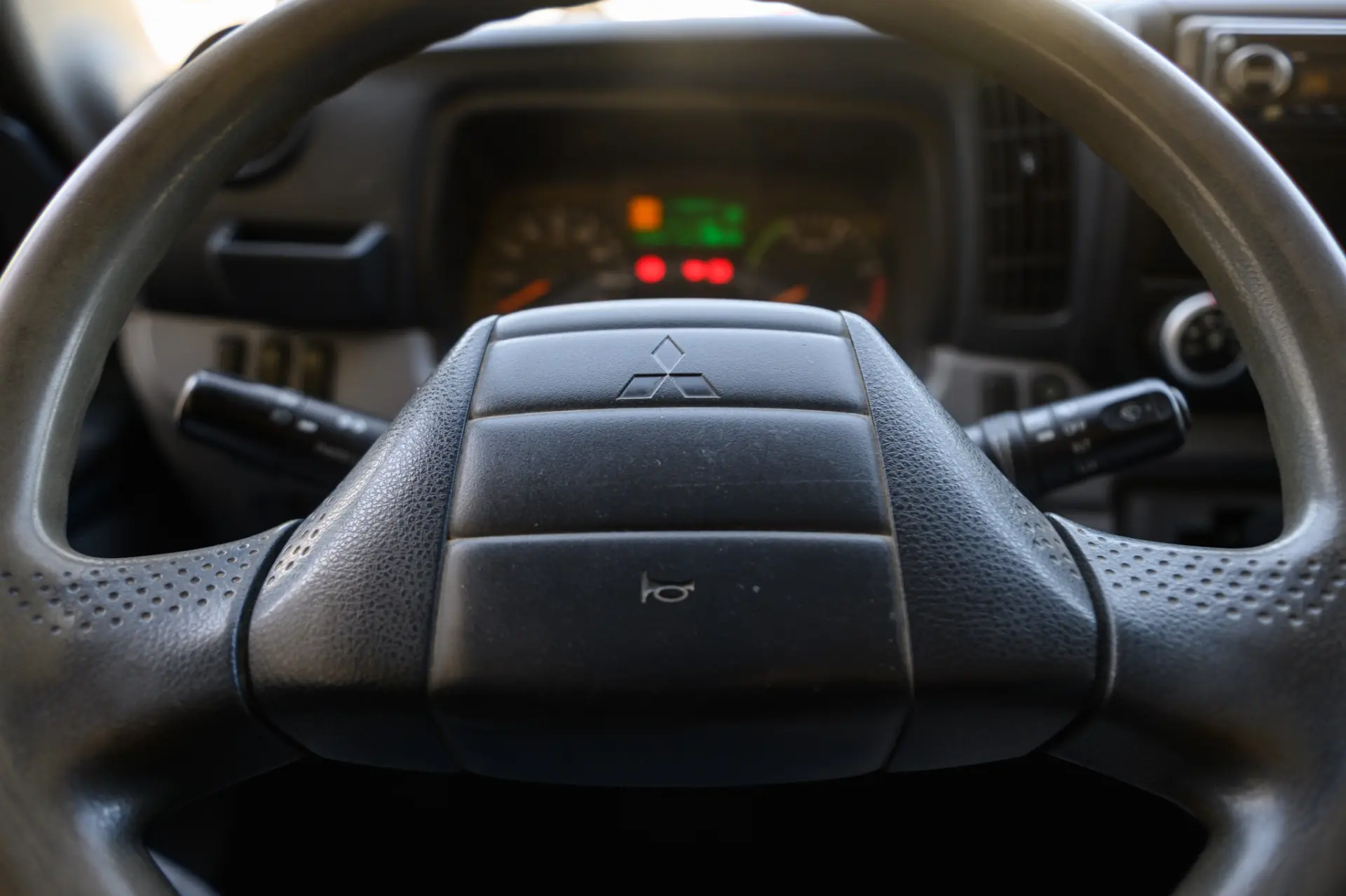 Mitsubishi Fuso Canter 3C13 c/ bascula 34