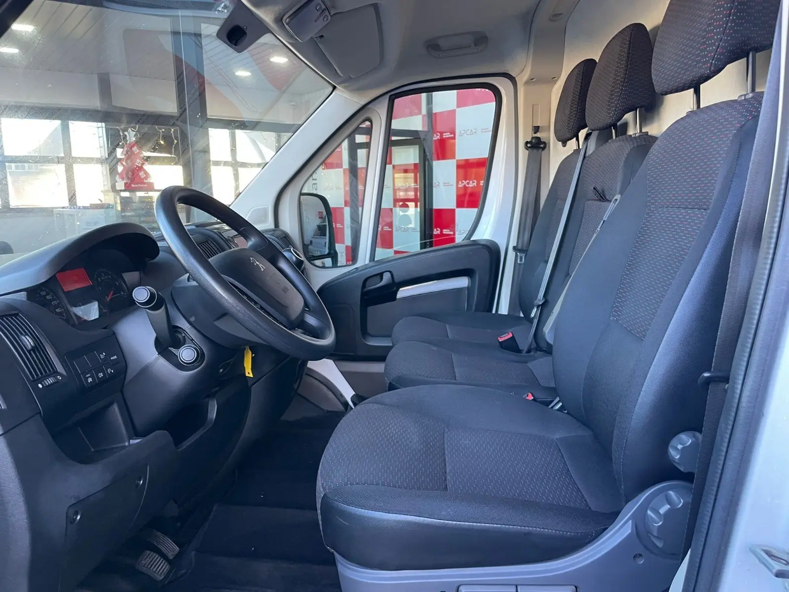 Peugeot Boxer 2.2 BlueHDi 333 L2 CD 11