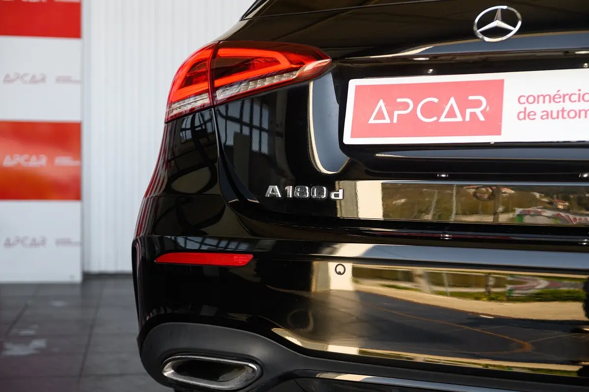 Mercedes-Benz A 180 d AMG Line Aut. 14