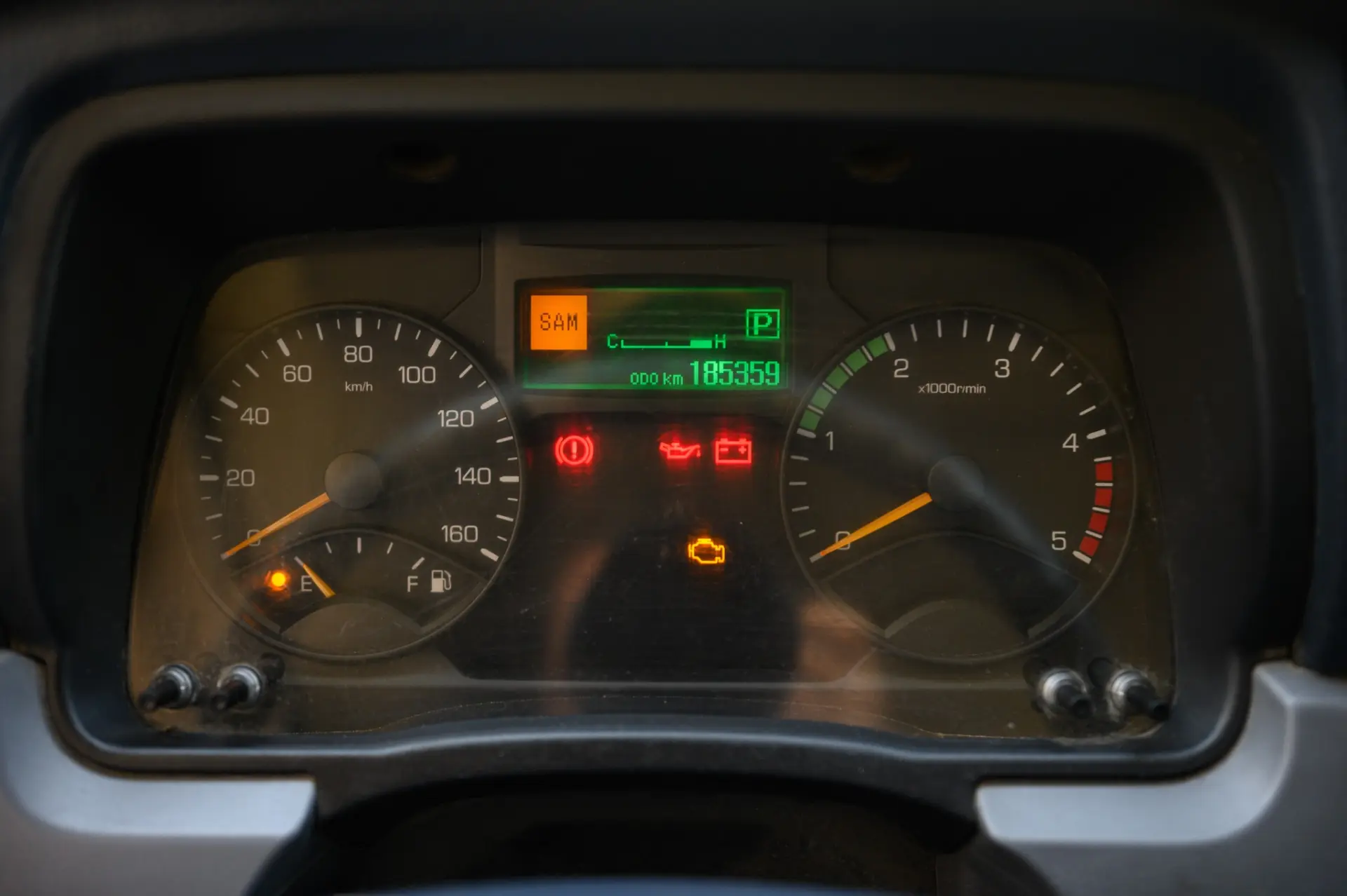 Mitsubishi Fuso Canter 3C13 c/ bascula 26