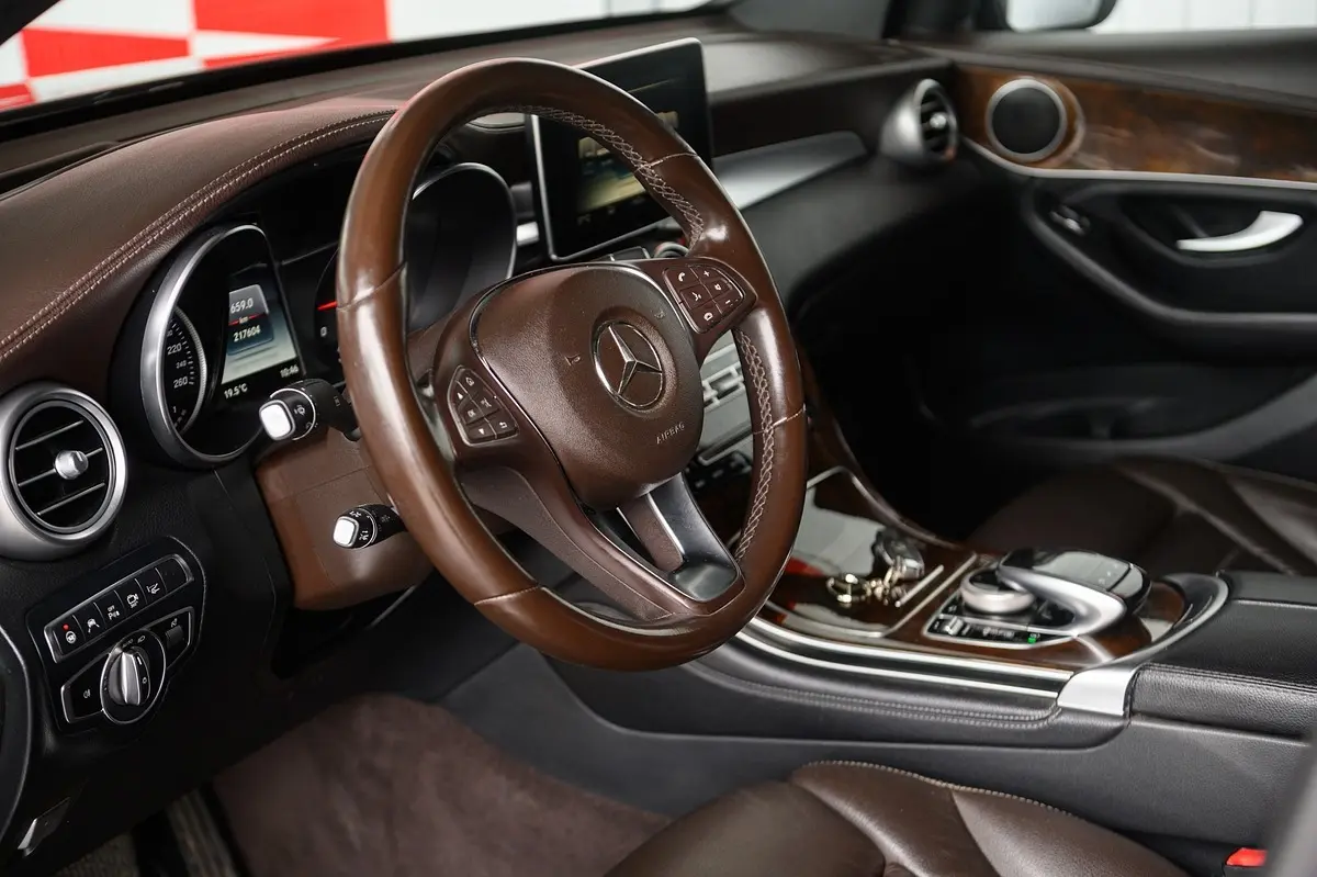 Mercedes-Benz GLC 250 d AMG Line 4-Matic 24