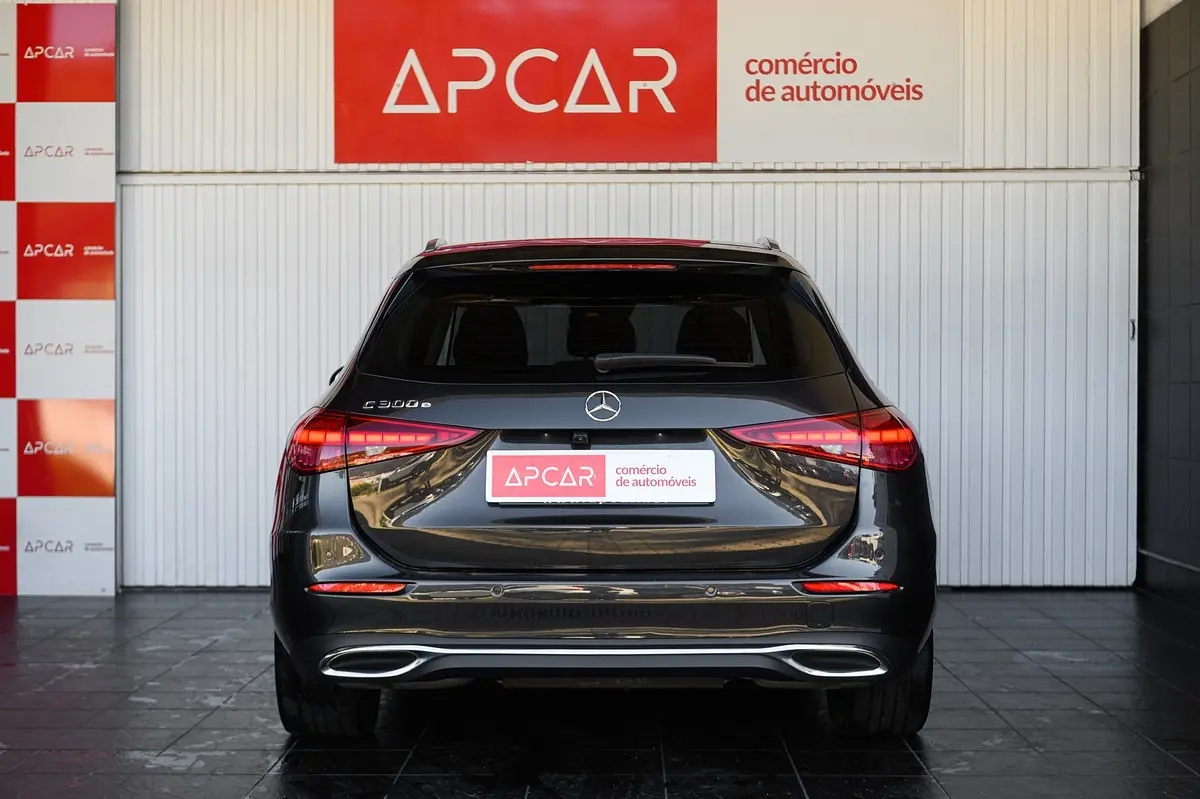 Mercedes-Benz C 300 e AMG Line 4