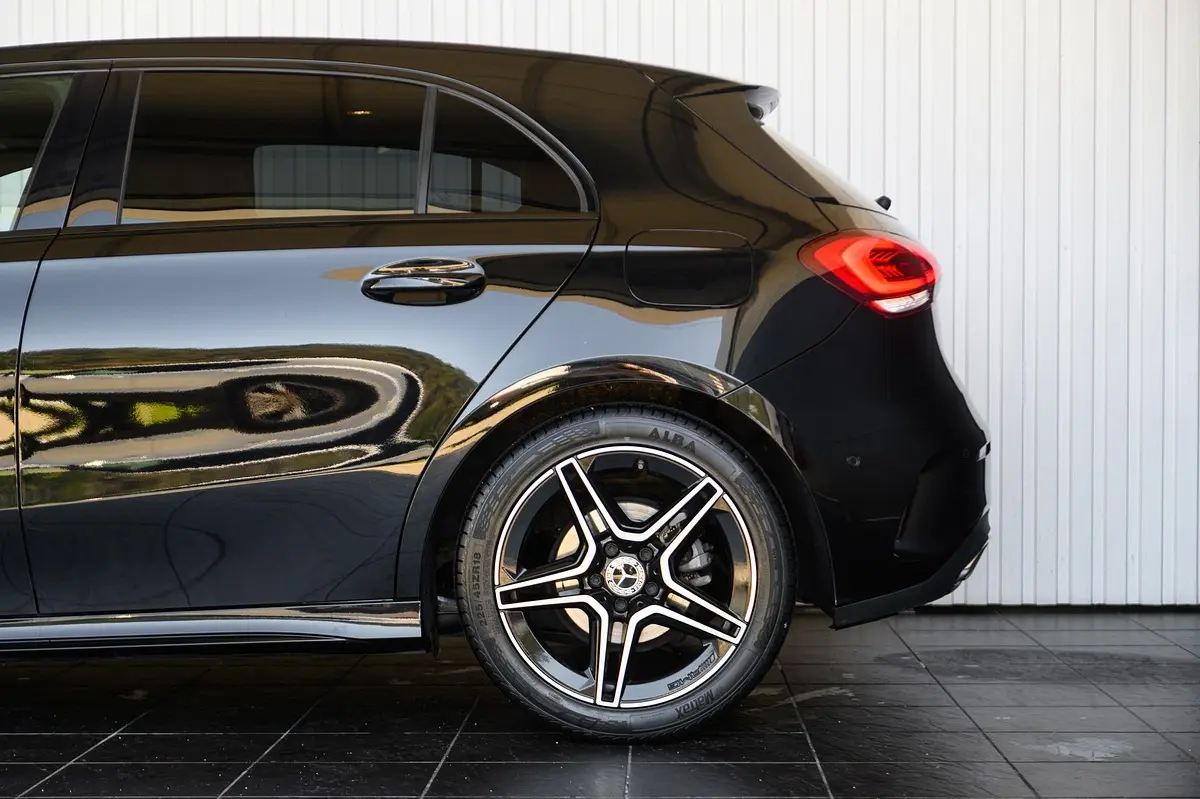 Mercedes-Benz A 180 d AMG Line Aut. 13