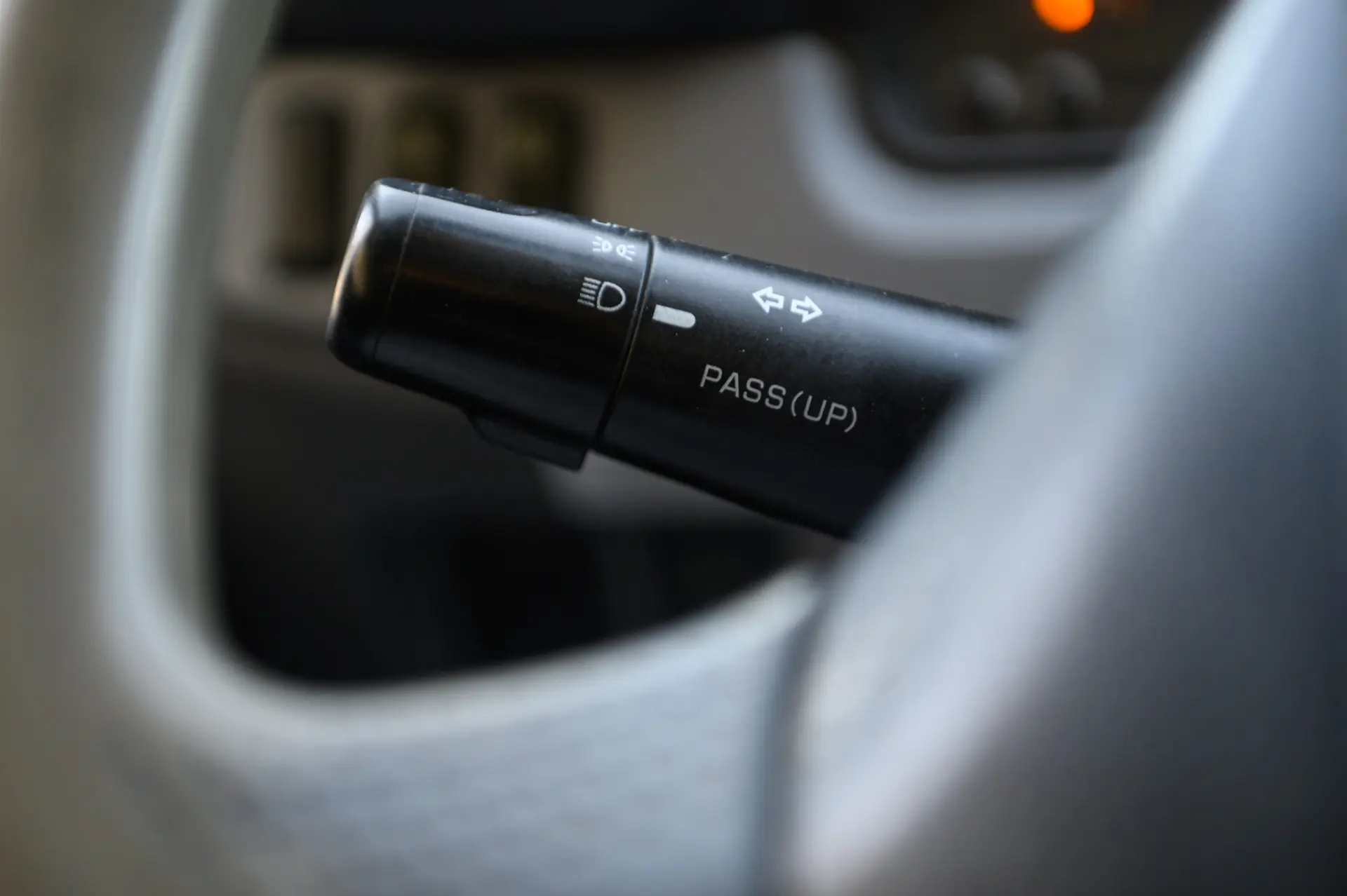 Mitsubishi Fuso Canter 3C13 c/ bascula 32