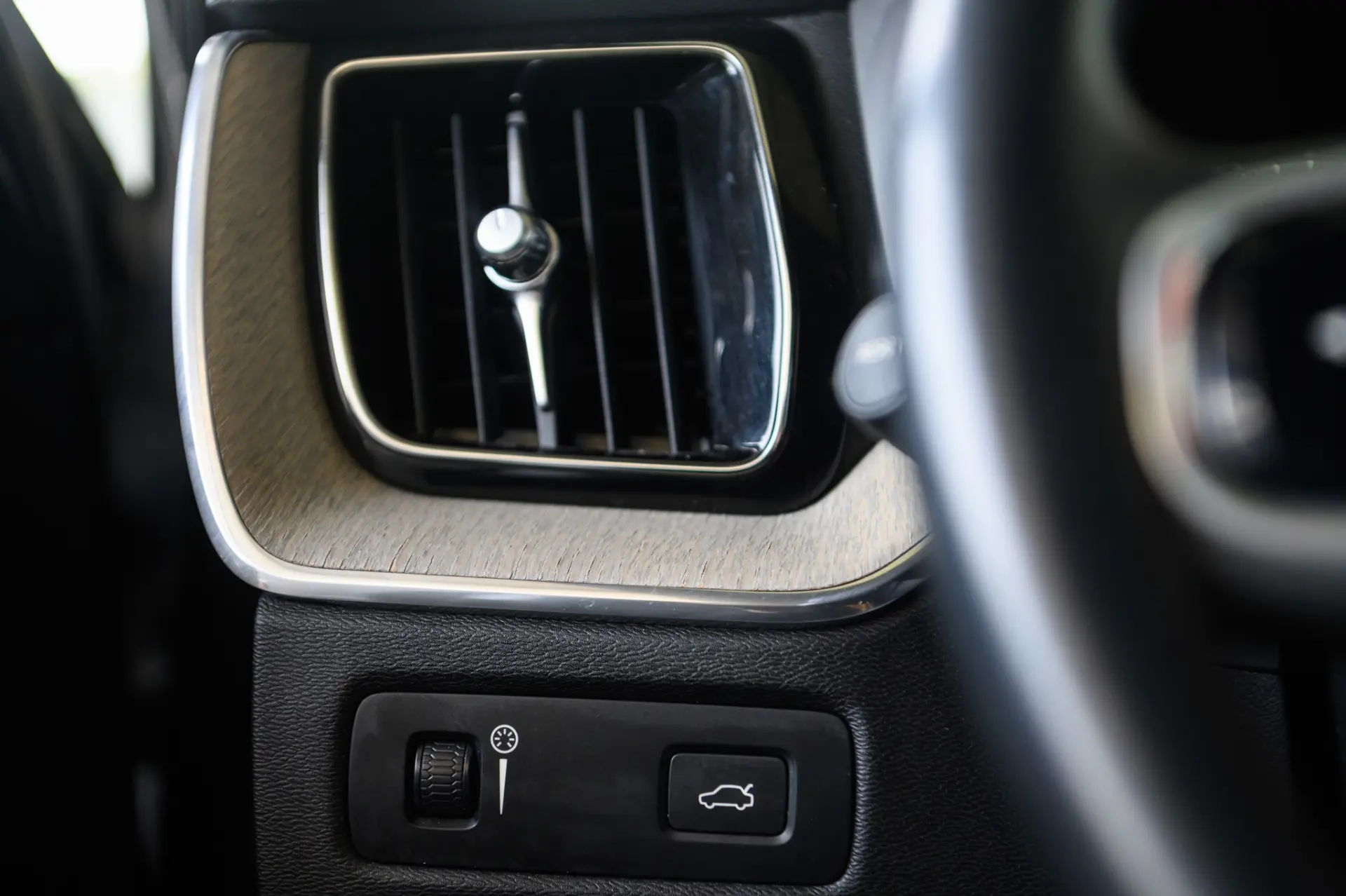 Volvo XC 60 2.0 D4 Inscription AWD Geartronic 40