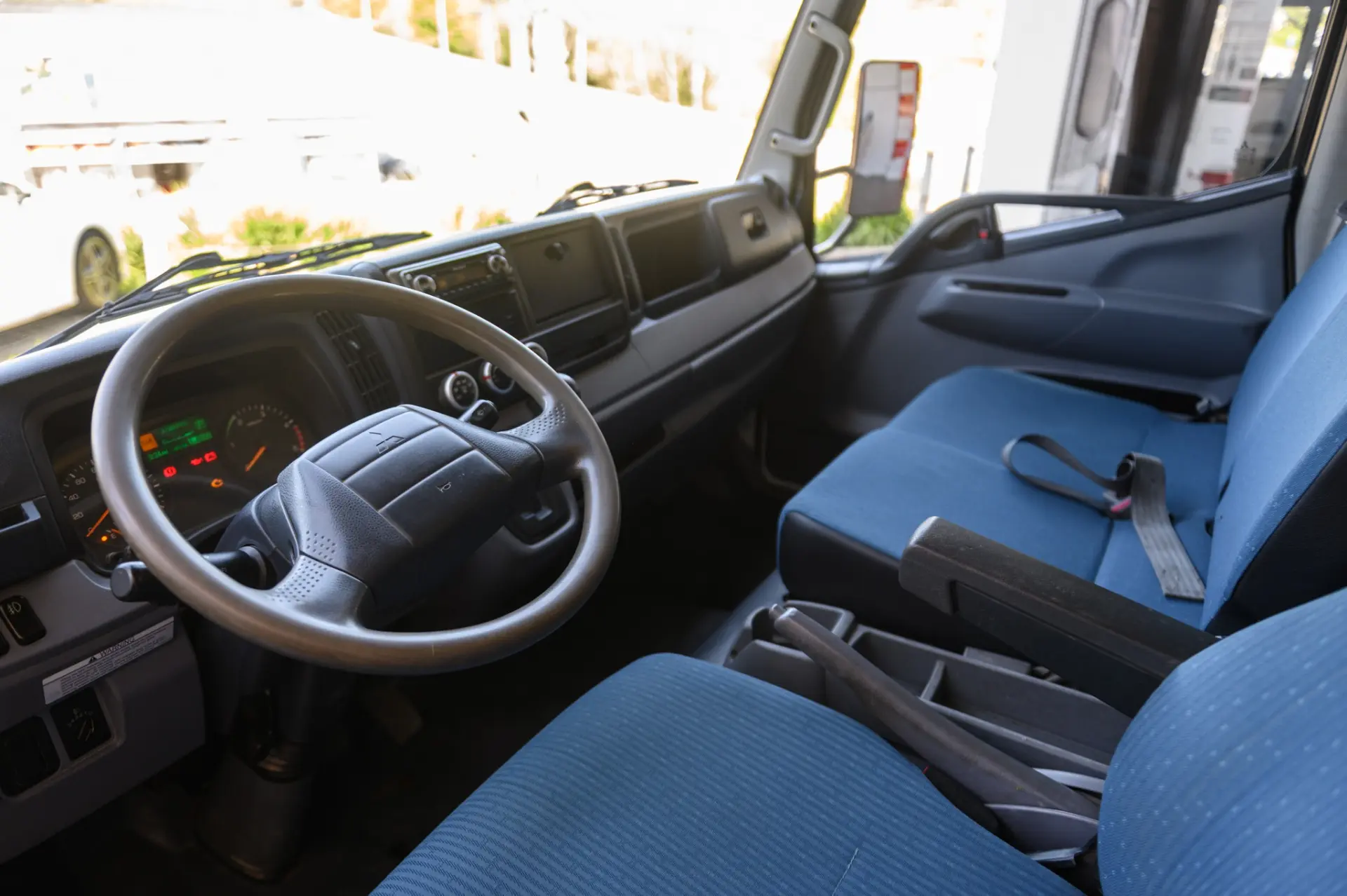 Mitsubishi Fuso Canter 3C13 c/ bascula 37