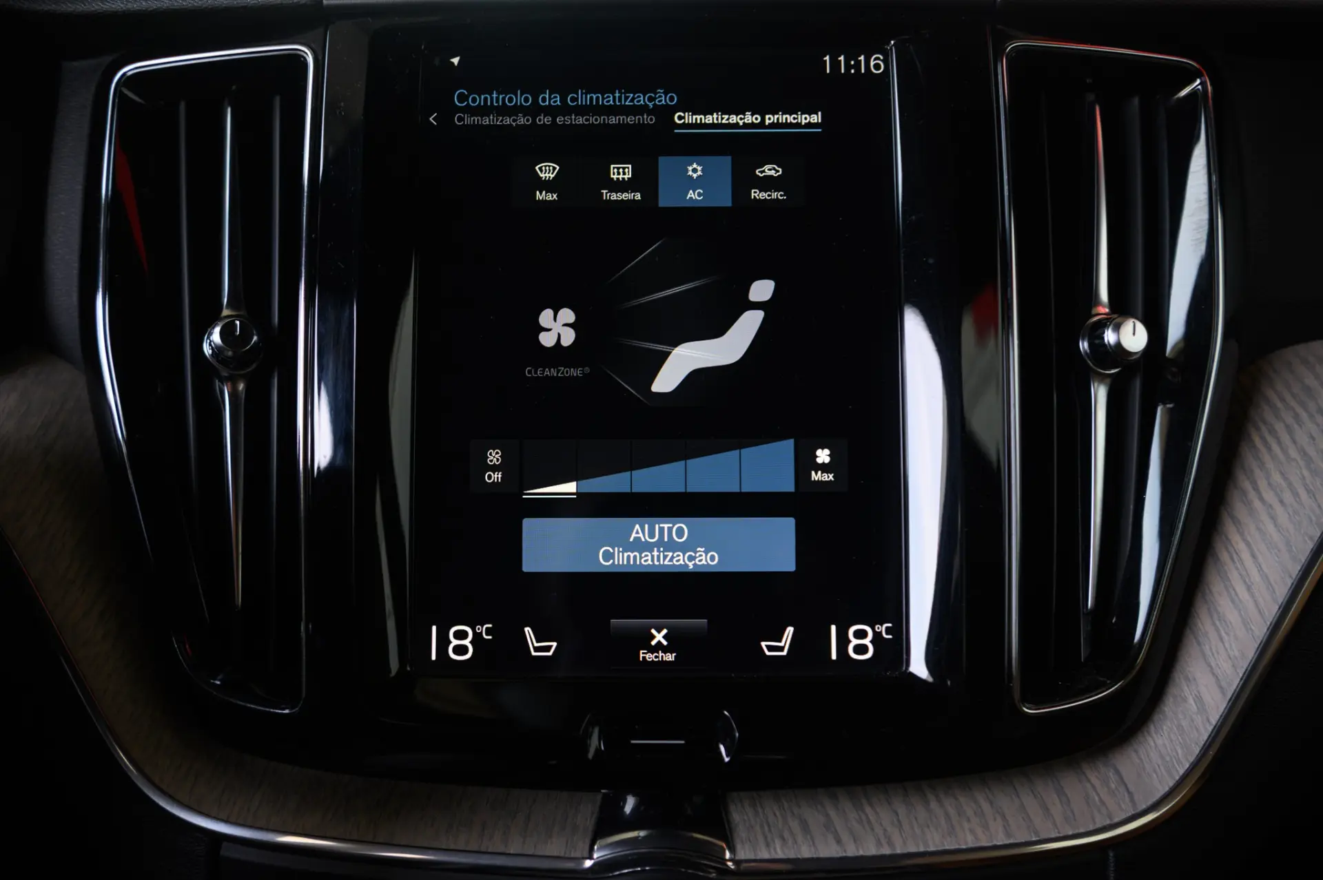 Volvo XC 60 2.0 D4 Inscription AWD Geartronic 48