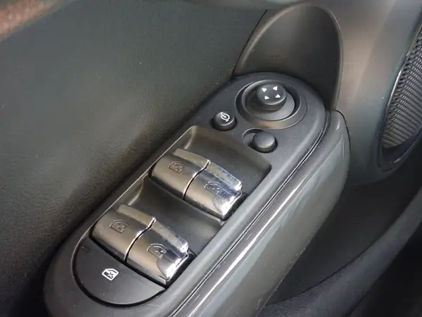 MINI 5 Portas One Auto 32