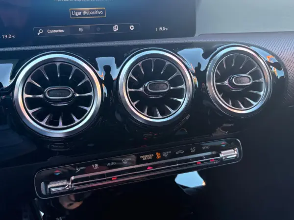 Mercedes-Benz CLA 200 d Shooting Brake AMG Line Aut. 46