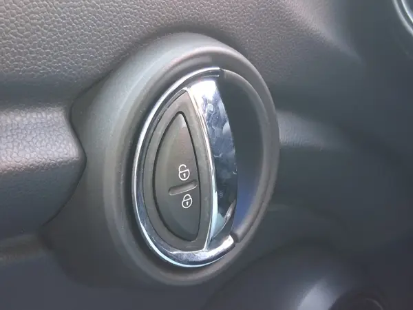 MINI 5 Portas One Auto 33