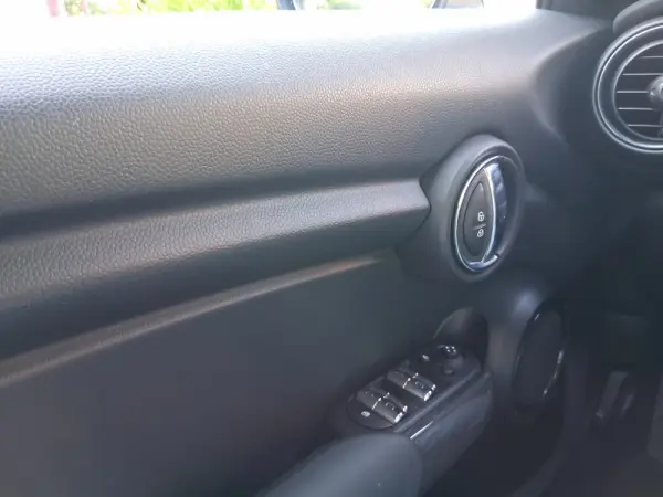 MINI 5 Portas One Auto 31