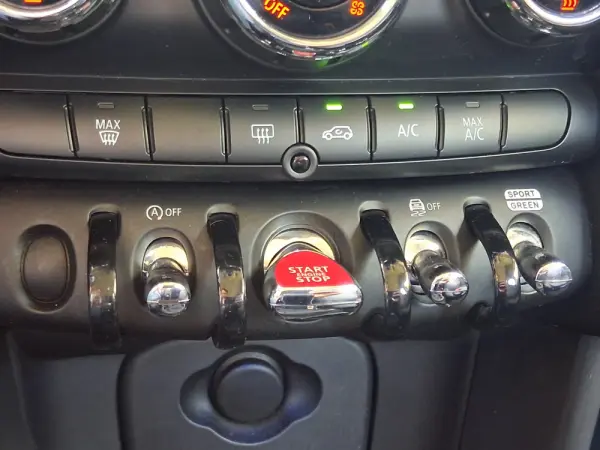 MINI 5 Portas One Auto 46