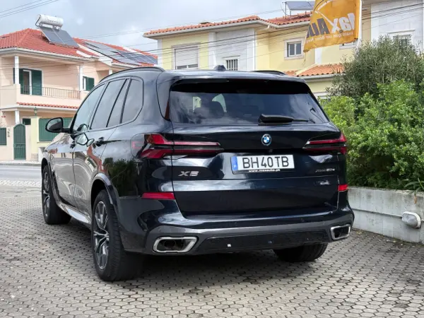 BMW X5 50 e xDrive Edição Desportiva M 27