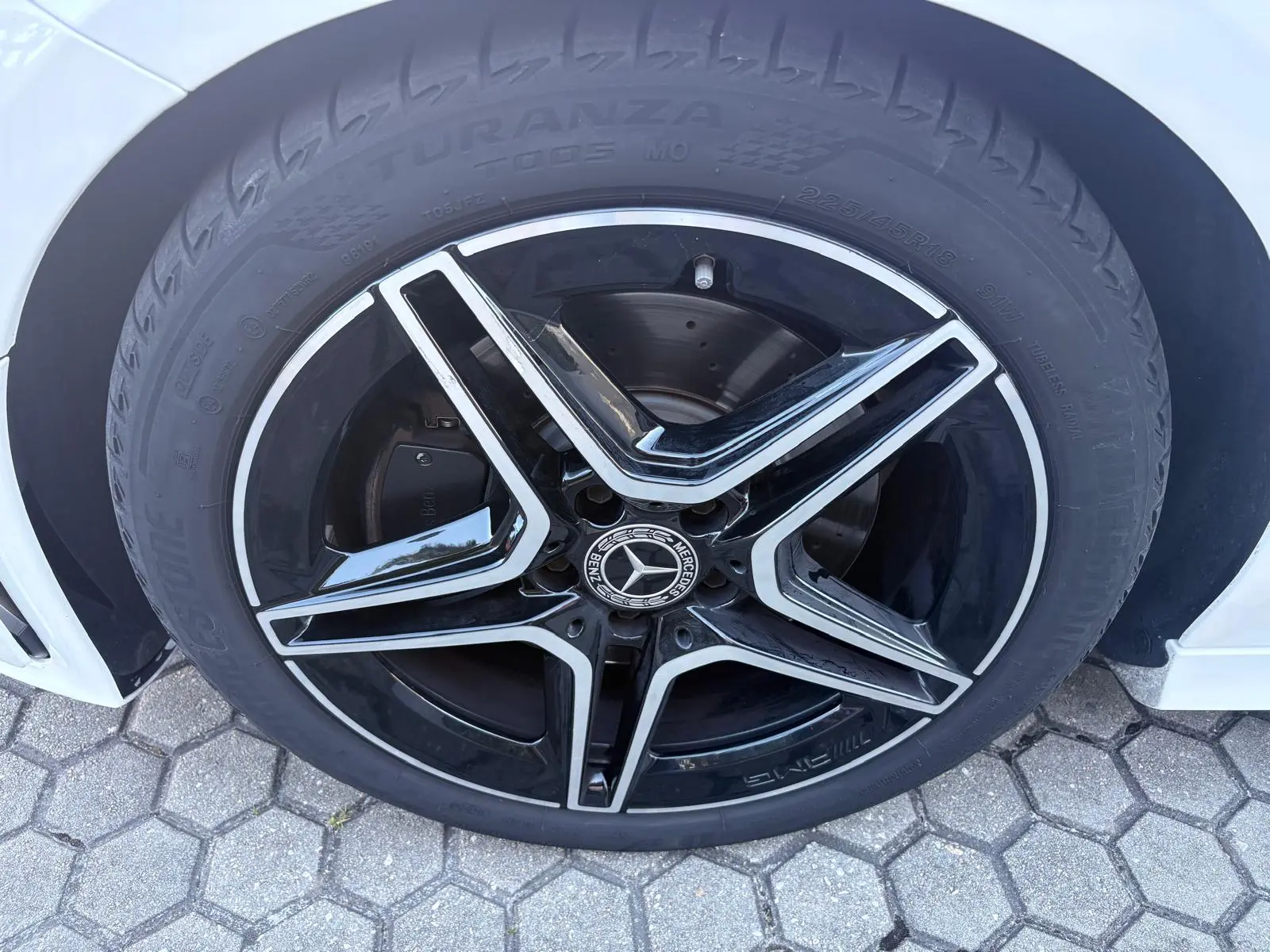 Mercedes-Benz CLA 200 d Shooting Brake AMG Line Aut. 12