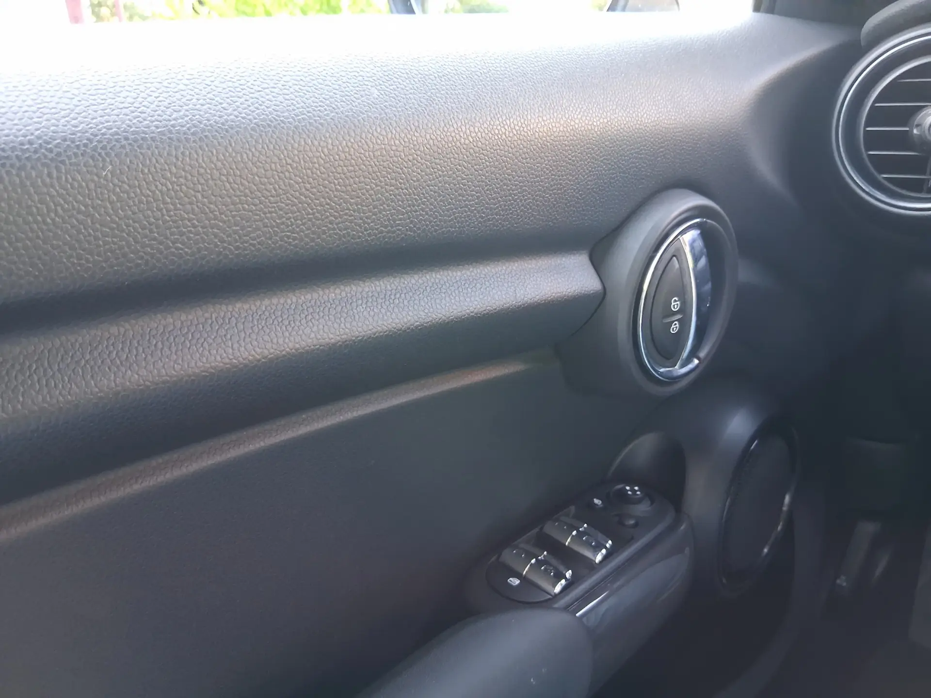 MINI 5 Portas One Auto 31