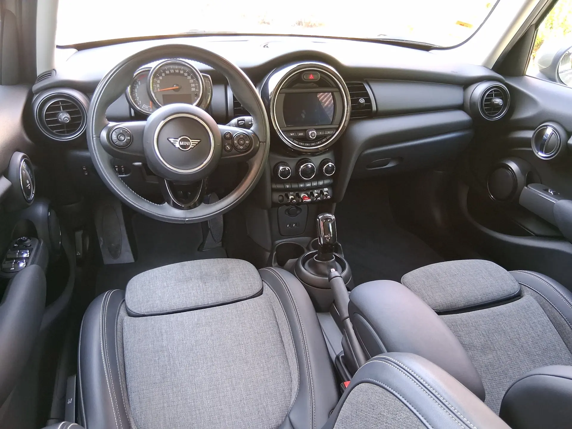 MINI 5 Portas One Auto 28