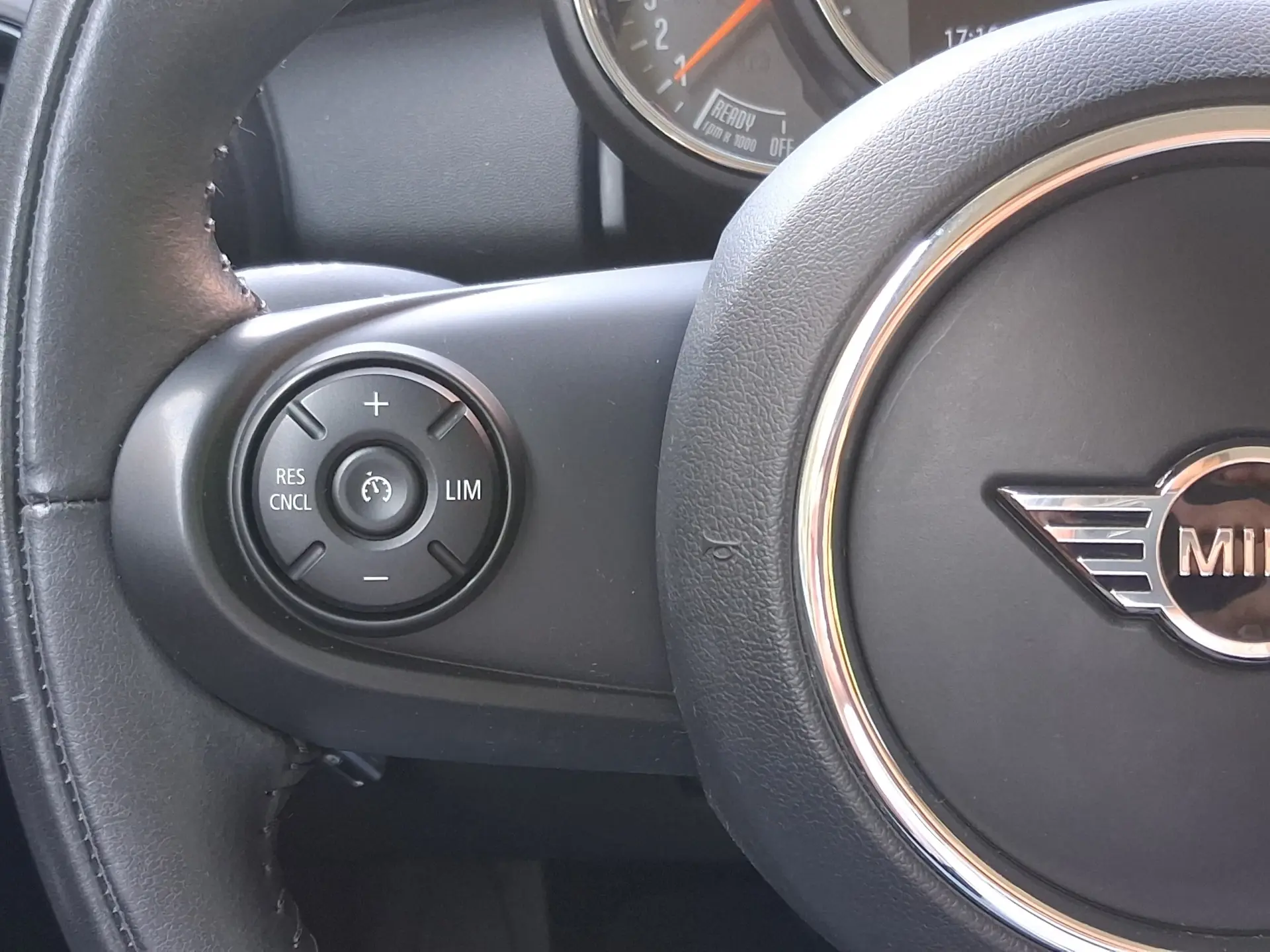 MINI 5 Portas One Auto 36