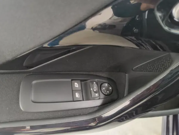 Peugeot 208 1.2 PureTech Signature 13