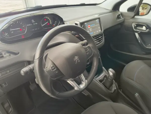 Peugeot 208 1.2 PureTech Signature 16