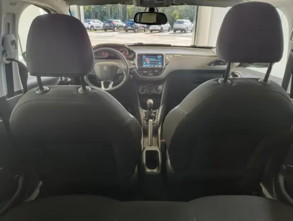 Peugeot 208 1.2 PureTech Signature 19