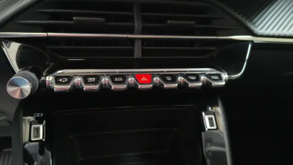 Peugeot 208 1.2 PureTech Active Pack 28