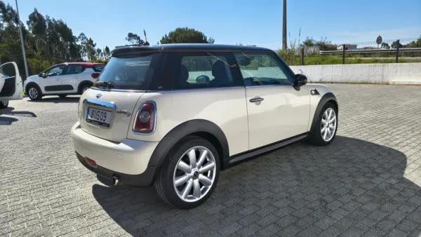 MINI 3 Portas Cooper D 4