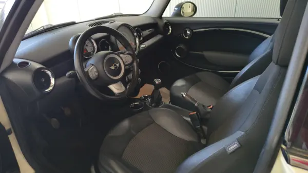 MINI 3 Portas Cooper D 19