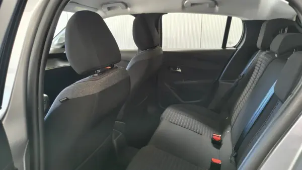 Peugeot 208 1.2 PureTech Active Pack 31