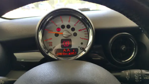 MINI 3 Portas Cooper D 9