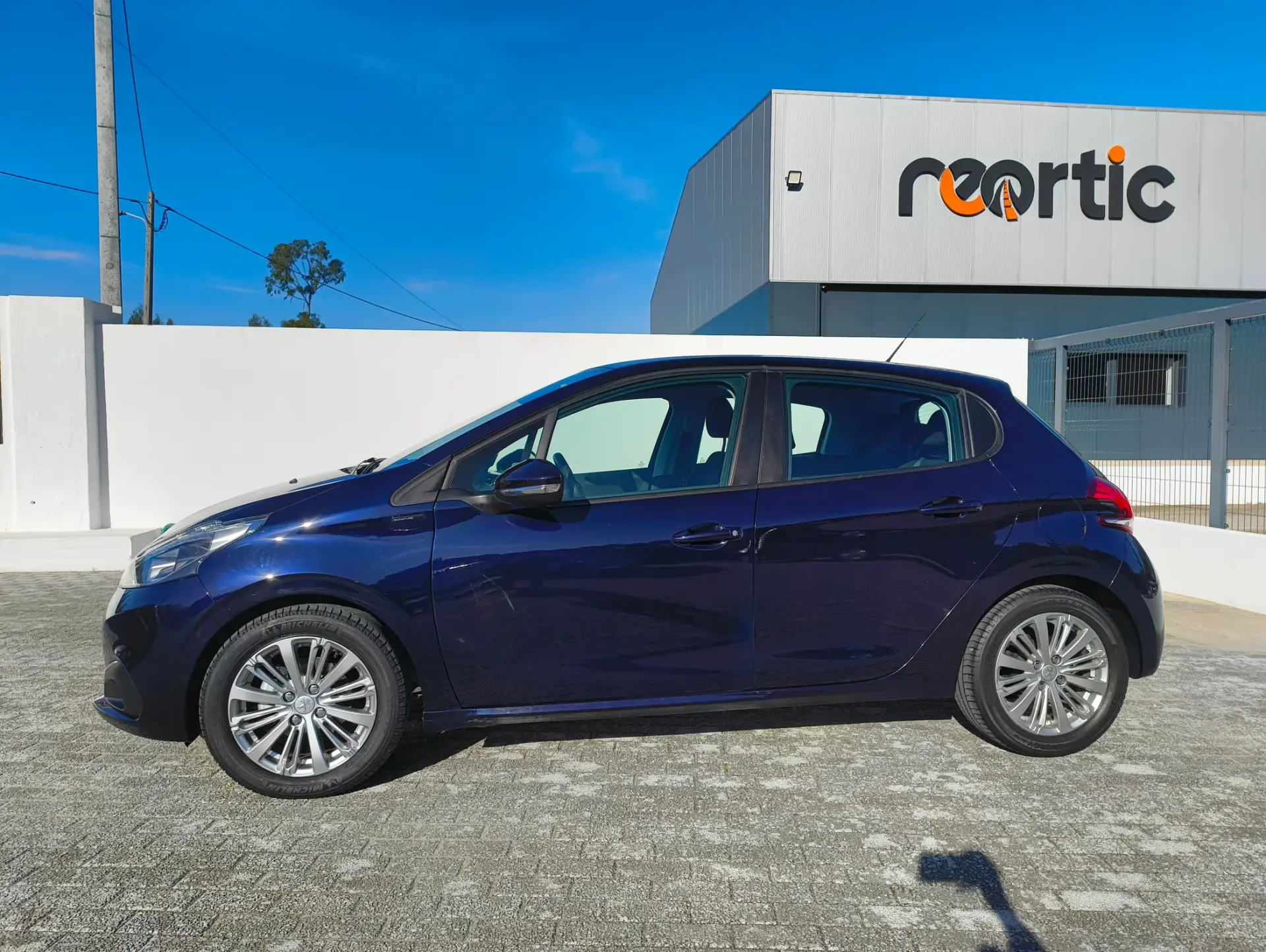Peugeot 208 1.2 PureTech Signature 2