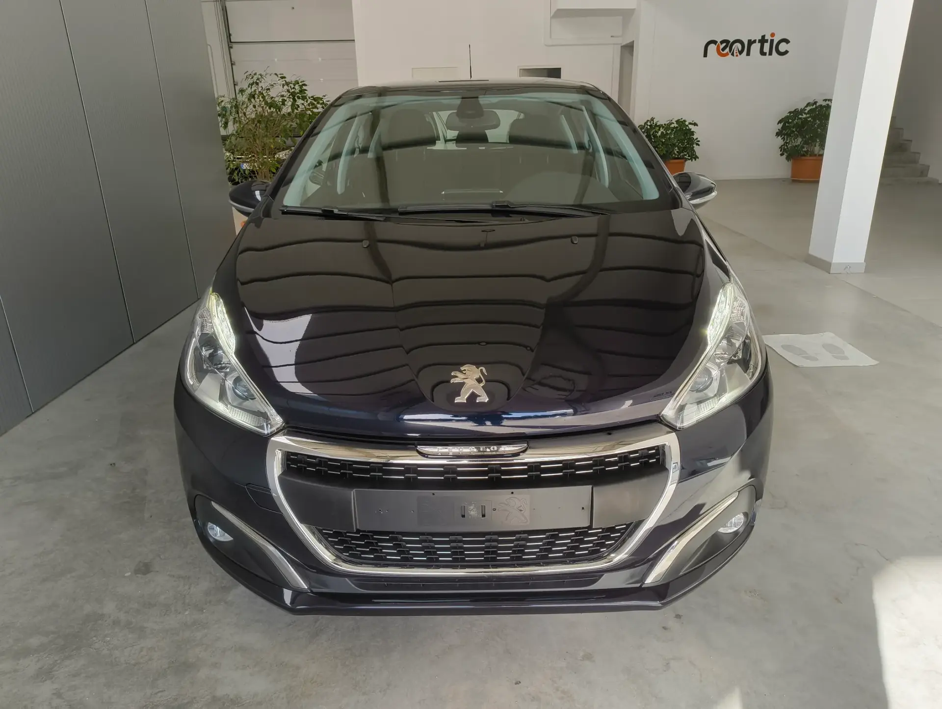 Peugeot 208 1.2 PureTech Signature 9