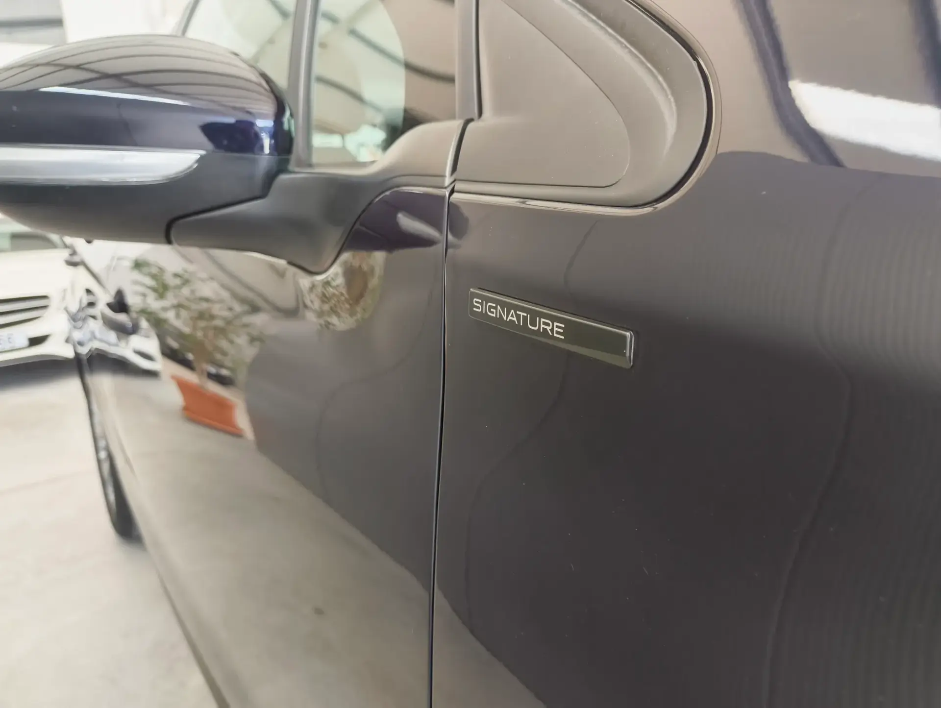 Peugeot 208 1.2 PureTech Signature 12