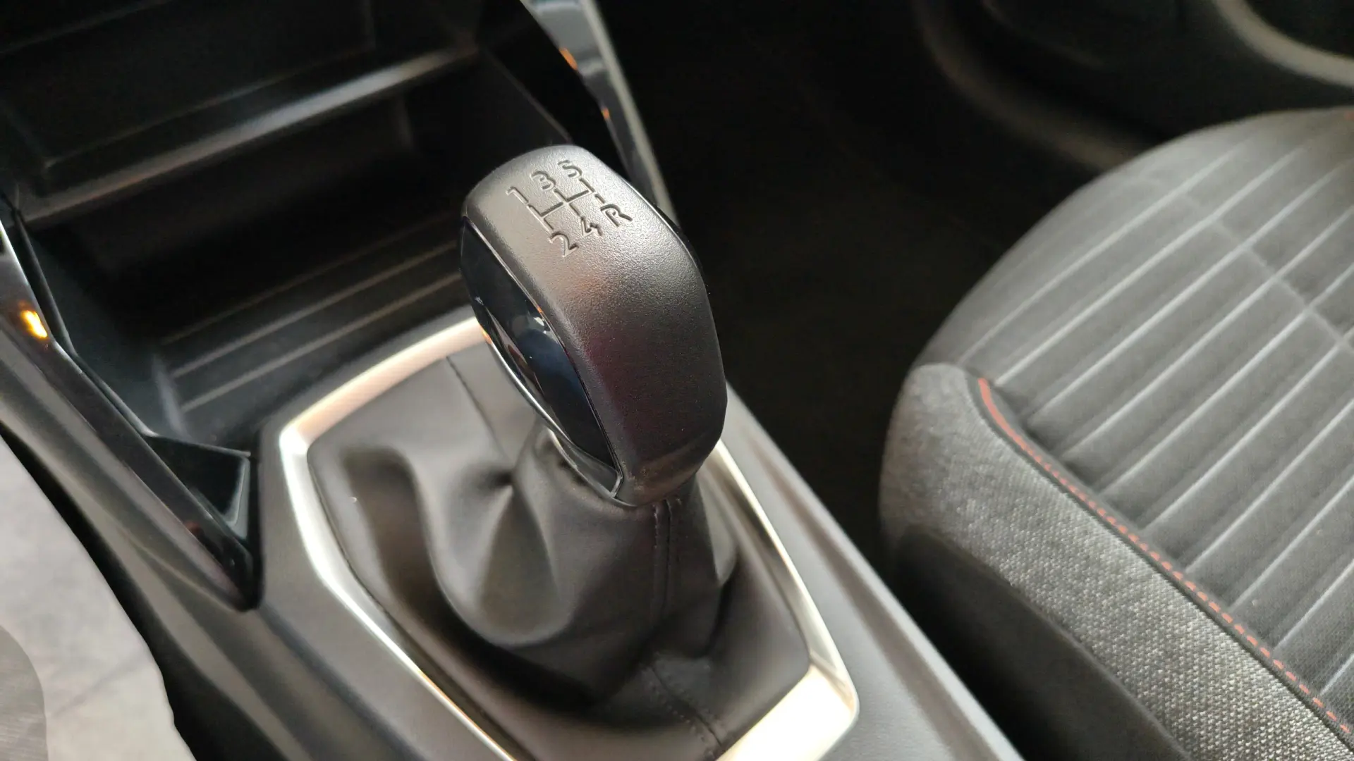 Peugeot 208 1.2 PureTech Active Pack 24