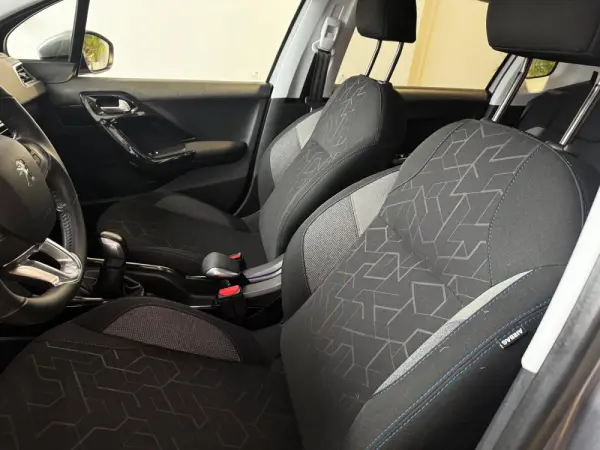 Peugeot 2008 1.2 PureTech Allure 23